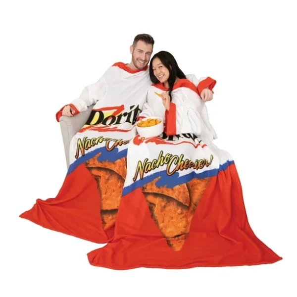 Snuggie La manta portátil original con mangas, forro polar supersuave, Doritos Nacho Cheese - Imagen 2