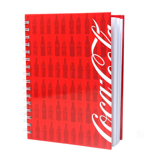Cuaderno con estampado de botella de Coca-Cola y guion